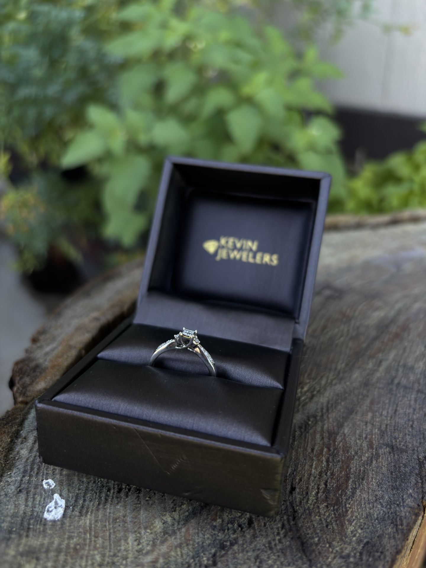 Diamond 10k Ring Jewlery Penny size fit