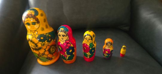 Russian Matryoshka Nesting Dolls Set of 5
