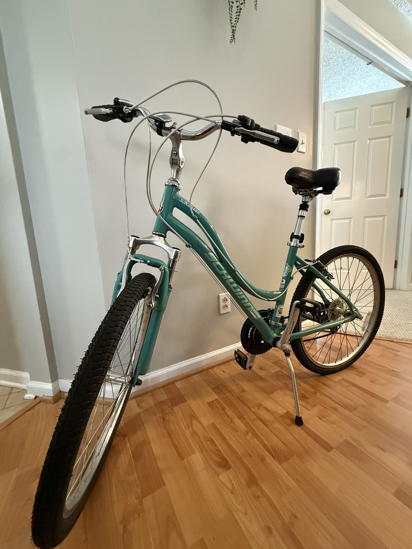 Schwinn Suburban AL 21 Speed Women’s Bike