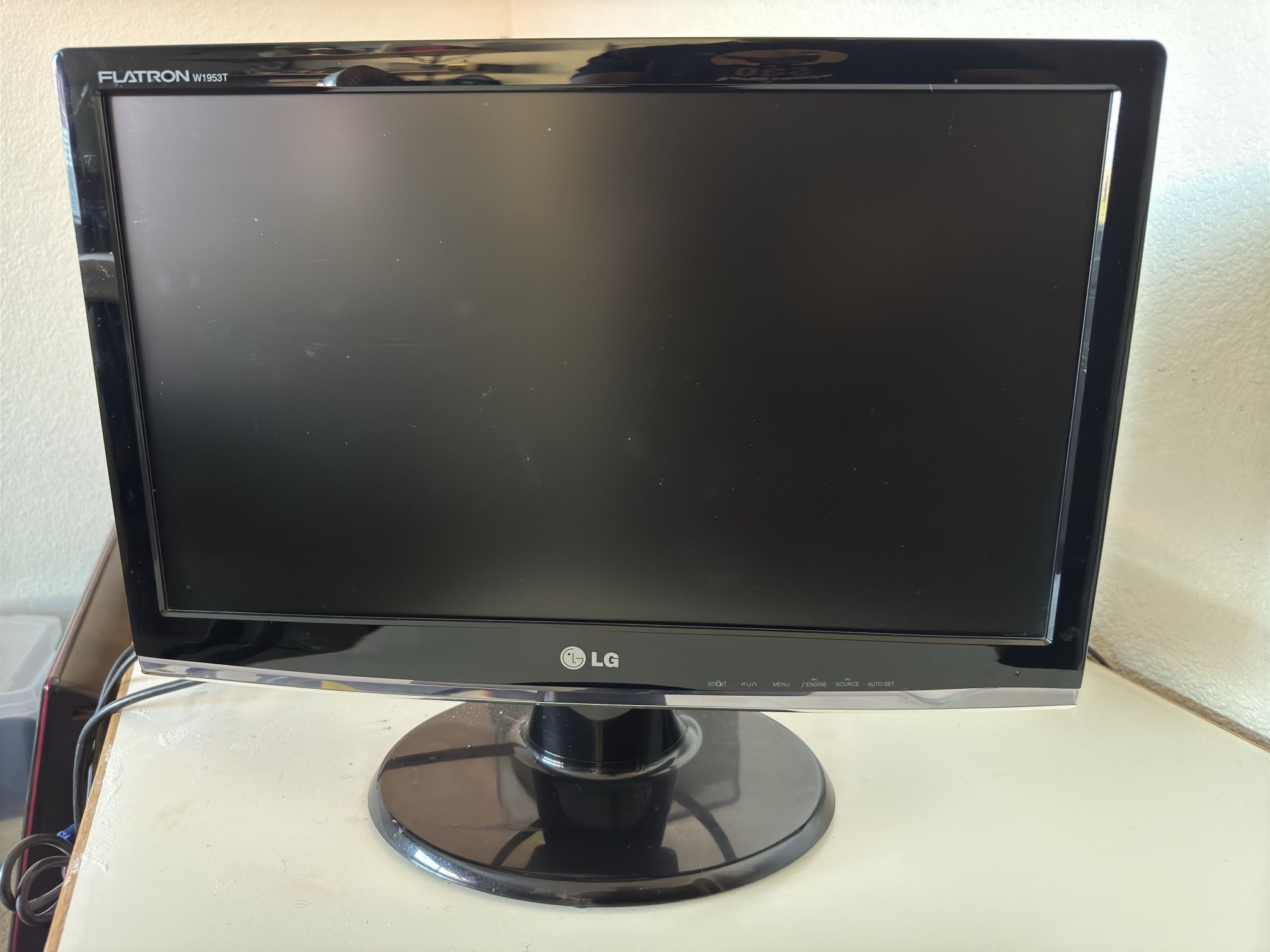 LG Flatron W1953T Monitor