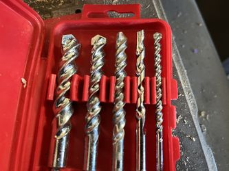One set of masonry drill bits