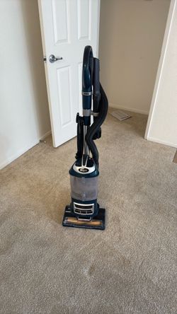 Shark lift away self cleaning, roller corded vacuum