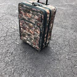 28 inch luggage for 50 pound good condition like a new