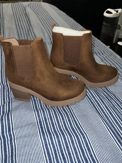 BOOTSIES BRAND NEW