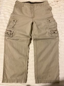 Men’s Khaki Cargo Mid Rise Pants Size: 34