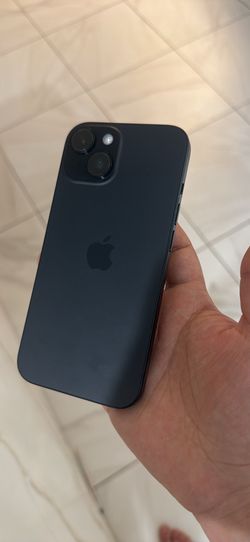 iPhone 15 unlocked 128GB (like new )