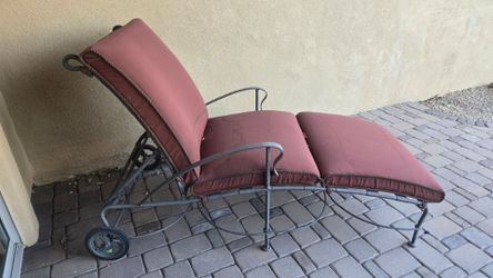 Set of two lounge chairs
