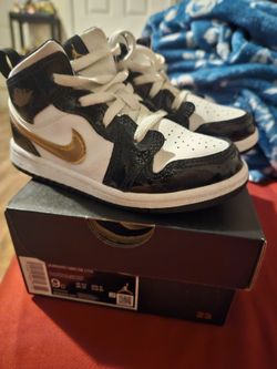 Nikes Toddlers Black N Gold