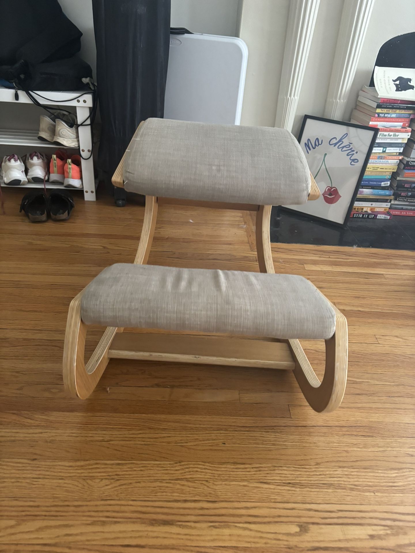 ergonomic kneeling chair