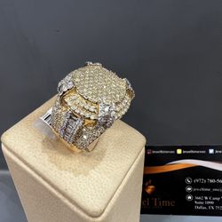10kt Gold W Diamonds Ring