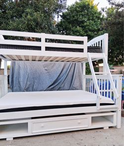 Vendo litera de madera full abajo twin arriba con cajones abajo