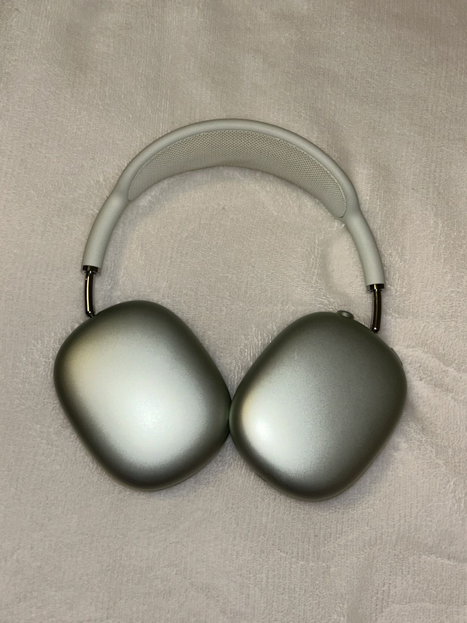 Green air pod max 