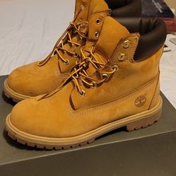 New Timberland Shoes Size 6