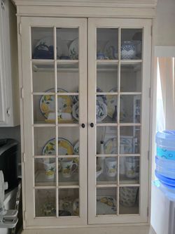 2 hermosas vitrinas vacias grandes, con suficiente espacio, 2 beautiful large empty display cases, with enough space,