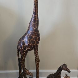 Beautiful African Giraffe Statue