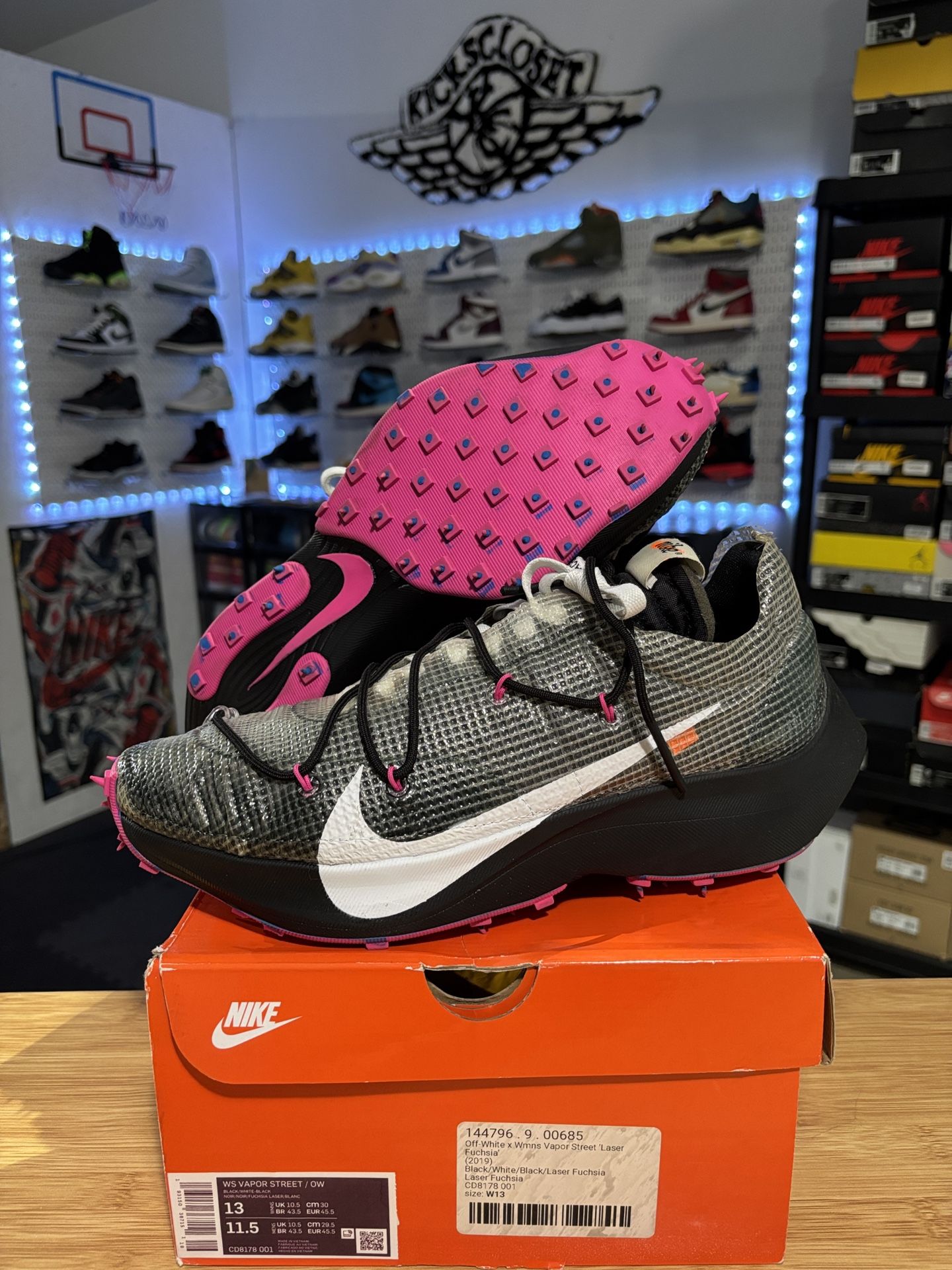 NIKE OFF WHITE VAPOR STREET SIZE 11.5 MENS