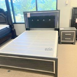 SPECIAL] Lodanna Gray Queen LED Panel Bed