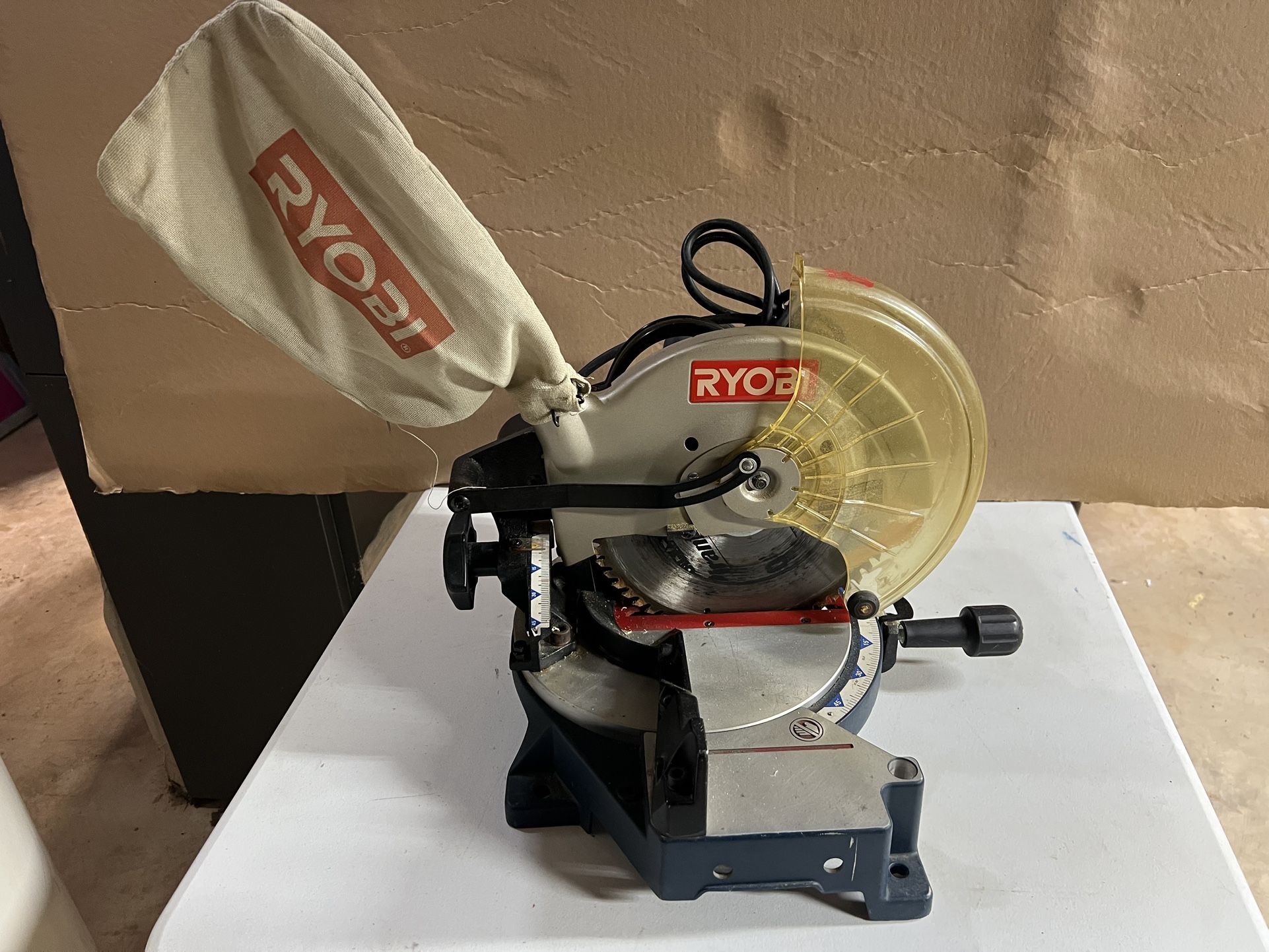 Ryobi 10” Compound Miter Saw