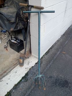 Bulb planter and aerator