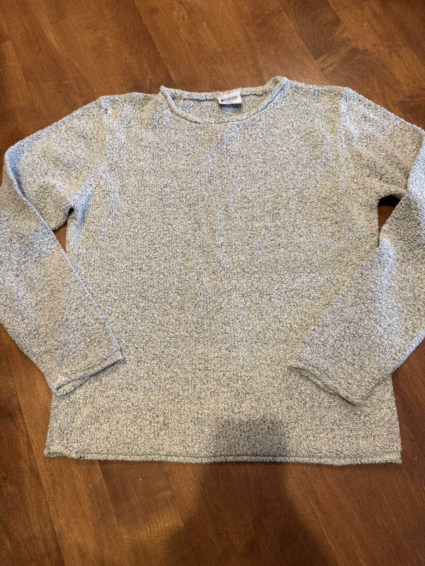 Woman’s Columbia Sweatshirt Shipping Available