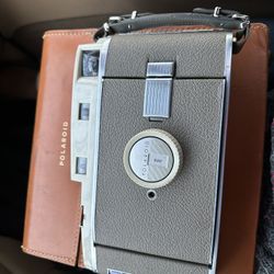 Vintage Poleroid 800 Camera With Lots Of Extra Arts 