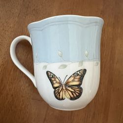Beautiful Lenox Butterfly Meadow Blue Coffee mugs 