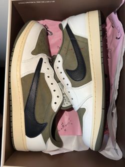 DS Travis Scott x Air Jordan 1 OG Low SP Medium Olive