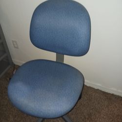 Clean Blue vinyl office chair asking $45 cash must pick up Broadway and apache buckeye az