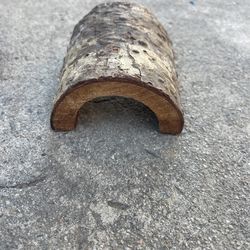 medium size water bowls and a hide out log