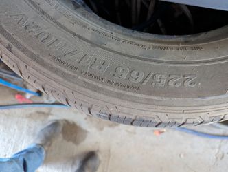 Dodge Gran caravan Tires