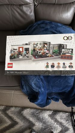 LEGO Queer Eye The Fab 5 Loft Set 10291
