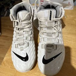 Boys Nike football cleats - Size 7
