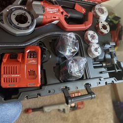 Milwaukee M18 Fuel Compact Pipe Threader