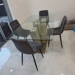 Dining Room Table And Chairs 