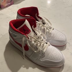 Jordan 1s Mid Size 13 US