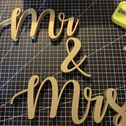 Mr and Mrs Sign, 5in. GOLD GLITTER