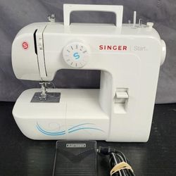 Singer 1304 Start Free Arm Sewing Machine w/ Pedal
