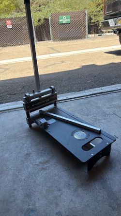 Laminate flooring cutter