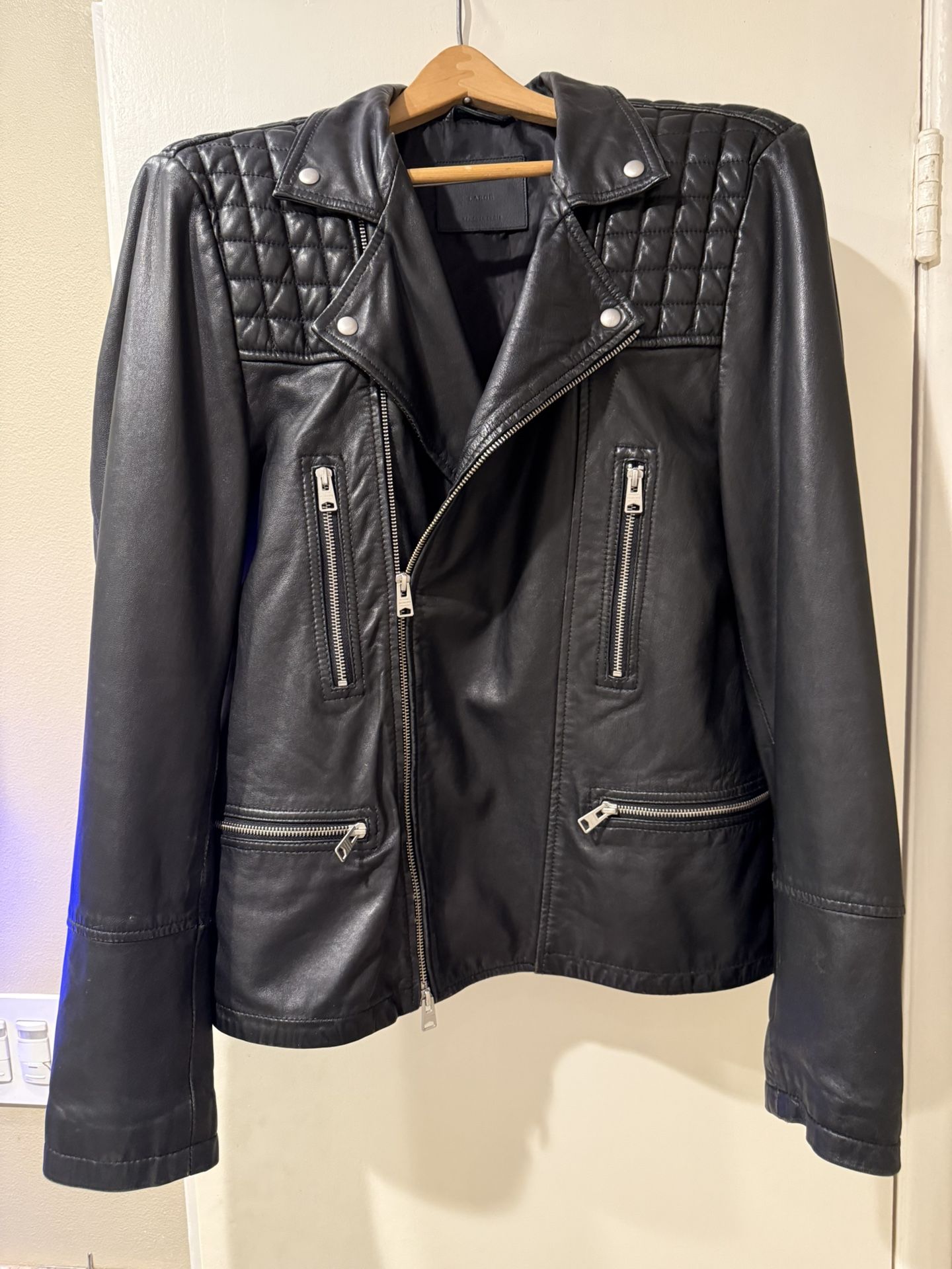 $138 Price ⬇️ On Impeccable Timeless All Saints Catch Leather Biker Jacket - Black - Men’s Large