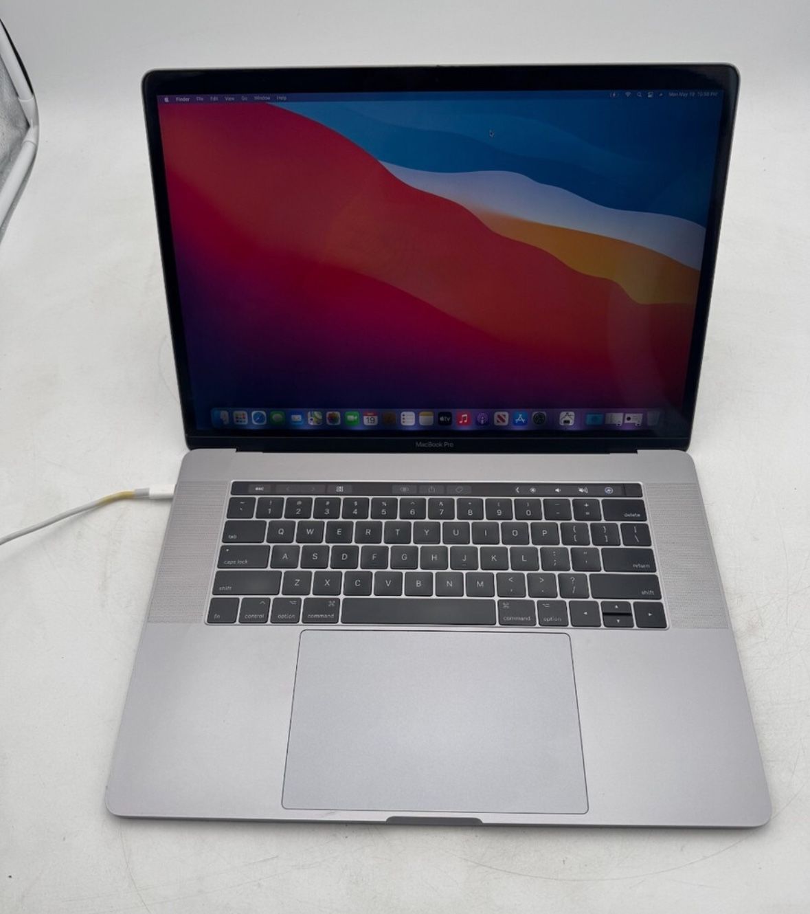 MacBook Pro 15” Touch Bar 1tb Ssd 16gb Ram i7