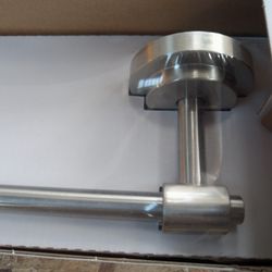 MOEN DN0718BN Iso 18" Towel Bar - $25 (West Loop)
