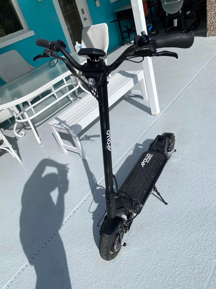 Apollo phantom-electric-scooter