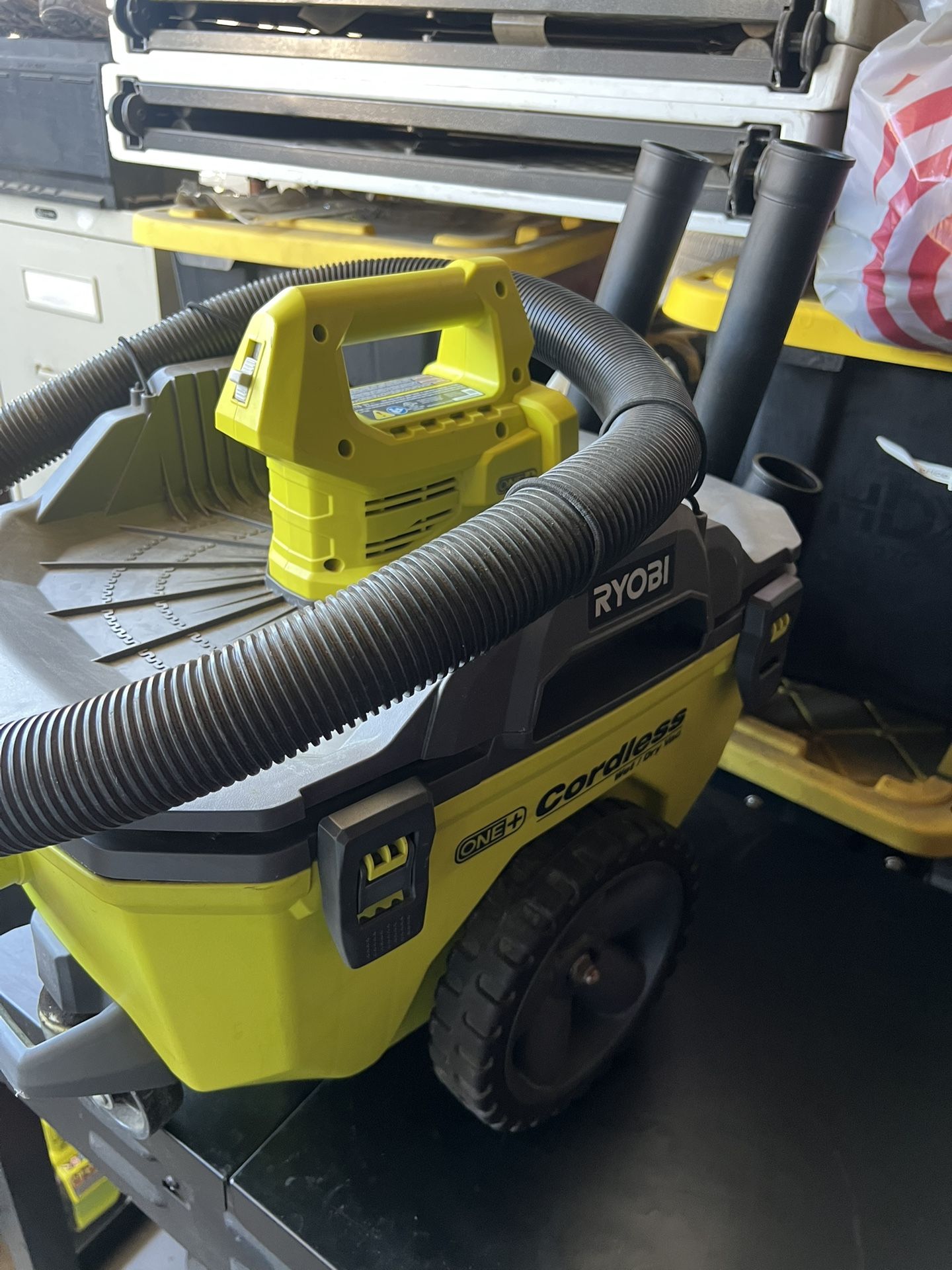 Ryobi Vacuum 18v