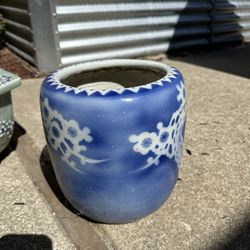 Ceramic pots