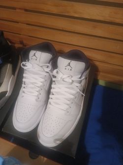 Jordan 1 Mid White And Black 10.5 Men