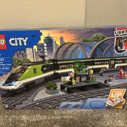 LEGO Express Passenger Train (NEW IN BOX, lights included) (60337)