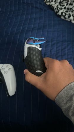 Ps5 with headphones including mic and two controllers
