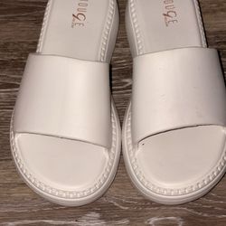 Women’s Size 8 White Slides 