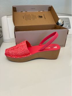New summer shoes. In box .size 7 1/2