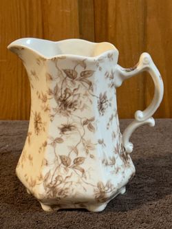 Beautiful Vintage I. Godinger & Co. Brown Rambling Rose Pitcher - Mint Condition, 7.5” Tall